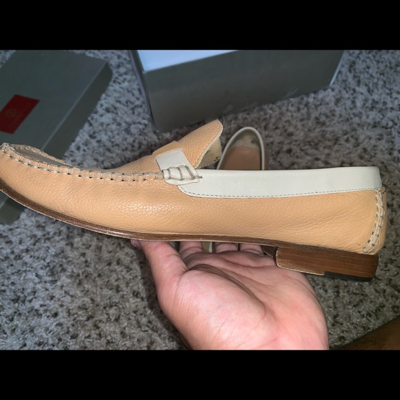 Colehaan flats - Picture 1 of 4